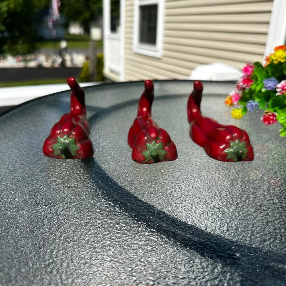 Set of 3 Red Chili Pepper Wall Hooks Cast Metal Southwestern Kitchen Decor Chile